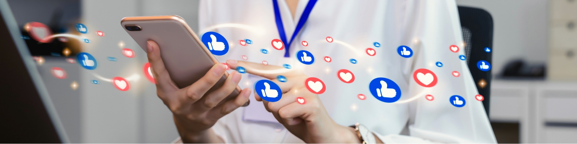 Personne utilisant un smartphone, entourée d'icônes de réactions de réseaux sociaux comme des pouces levés et des cœurs.